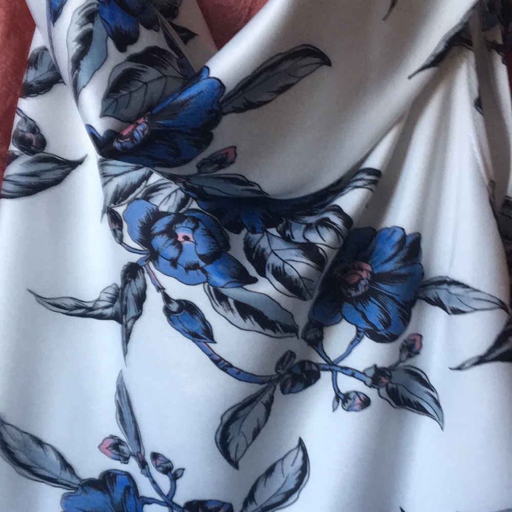 Bold dress - Picture 5 of 5